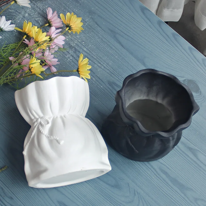 Nordic Black and White Ceramic Decorative Water Vase Simulation False Flower Home Ornaments High Appearance Level