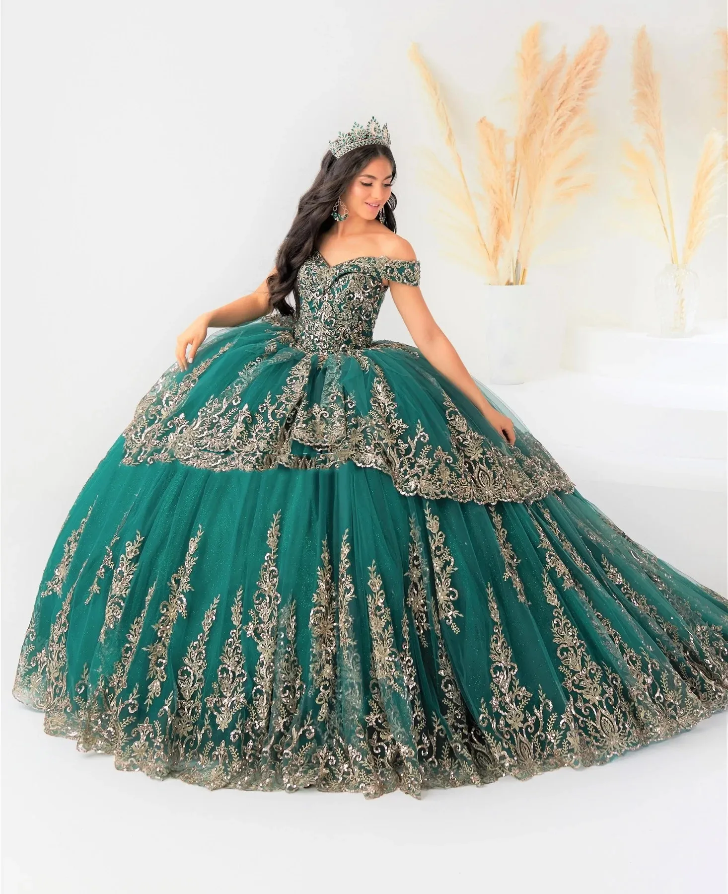 Royal Blue Puffy Quinceanera ชุดชุดไปงานเต้นรำปิดไหล่ Tulle Appliques เม็กซิกันหวาน16ชุด15 Anos