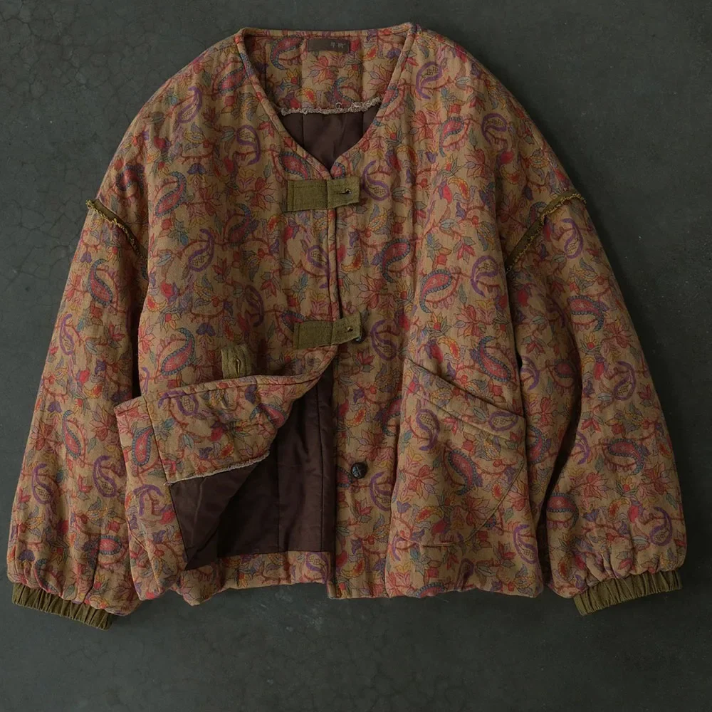 Ländlicher Digitaldruck aus Baumwolle, lockerer kleiner, mit Baumwolle gefütterter Mantel, Damen-Vintage-Vorderseite, offener V-Ausschnitt, Knopf, kurze, gesteppte, warme Jacke