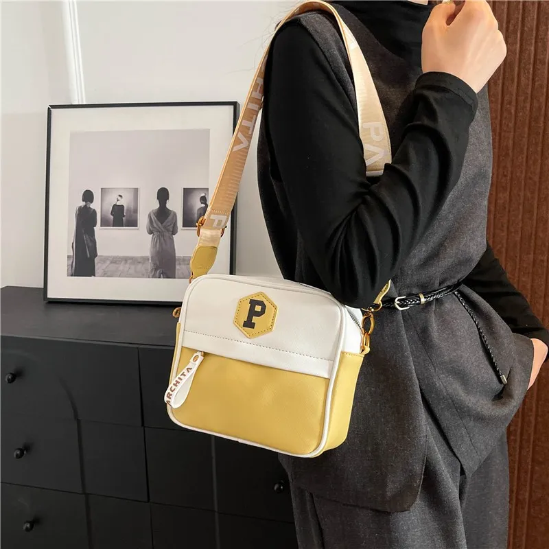 

​ 2025 Новая женская сумка через плечо с буквенным принтом, модная маленькая квадратная сумка на плечо большой вместимости для повседневного использования ​