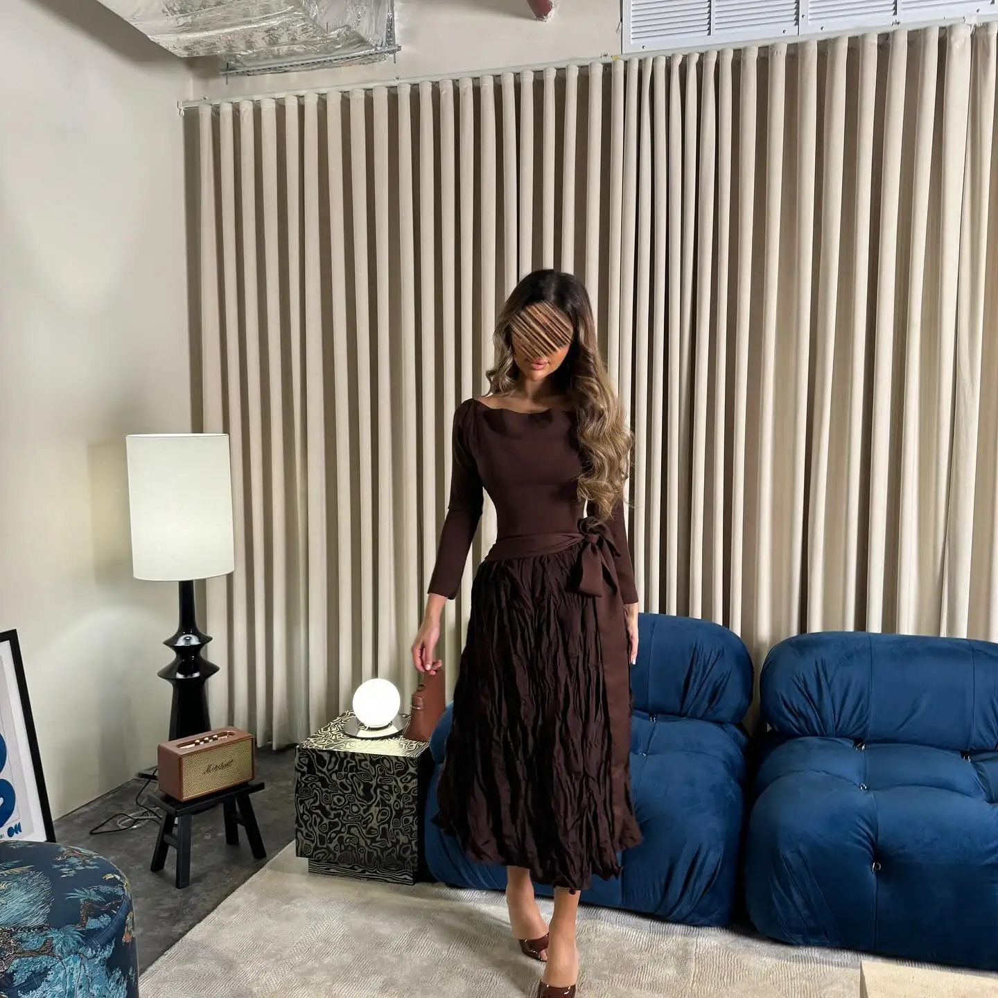 Abiti da celebrità in jersey squisito personalizzato Abito da sera moderno a maniche lunghe con girocollo Abiti da festa semplici con cintura dritta