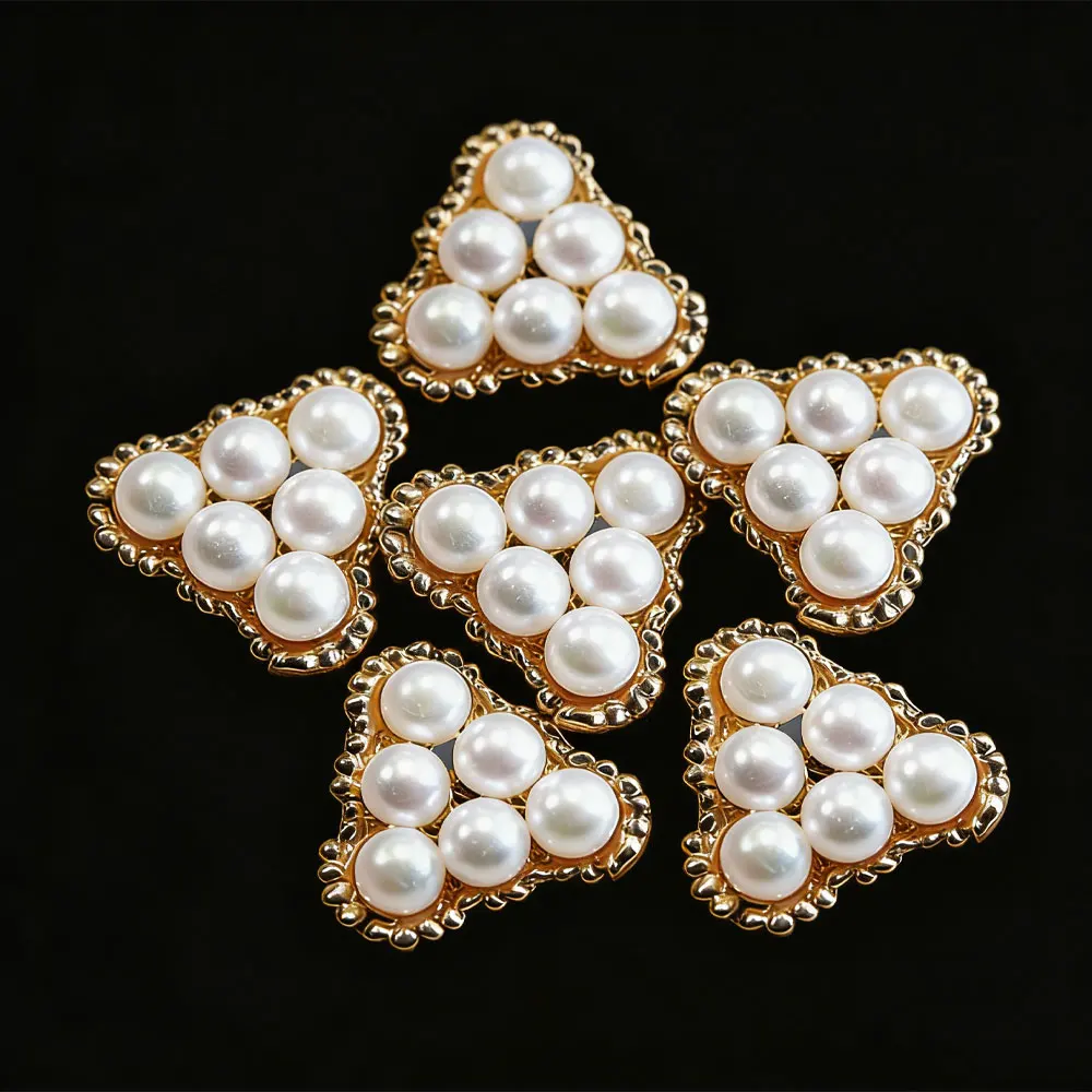 

New pearl triangle button hand sewn gold white decorative button women's clothing sweater skirt 23MM DIY personalized sewing