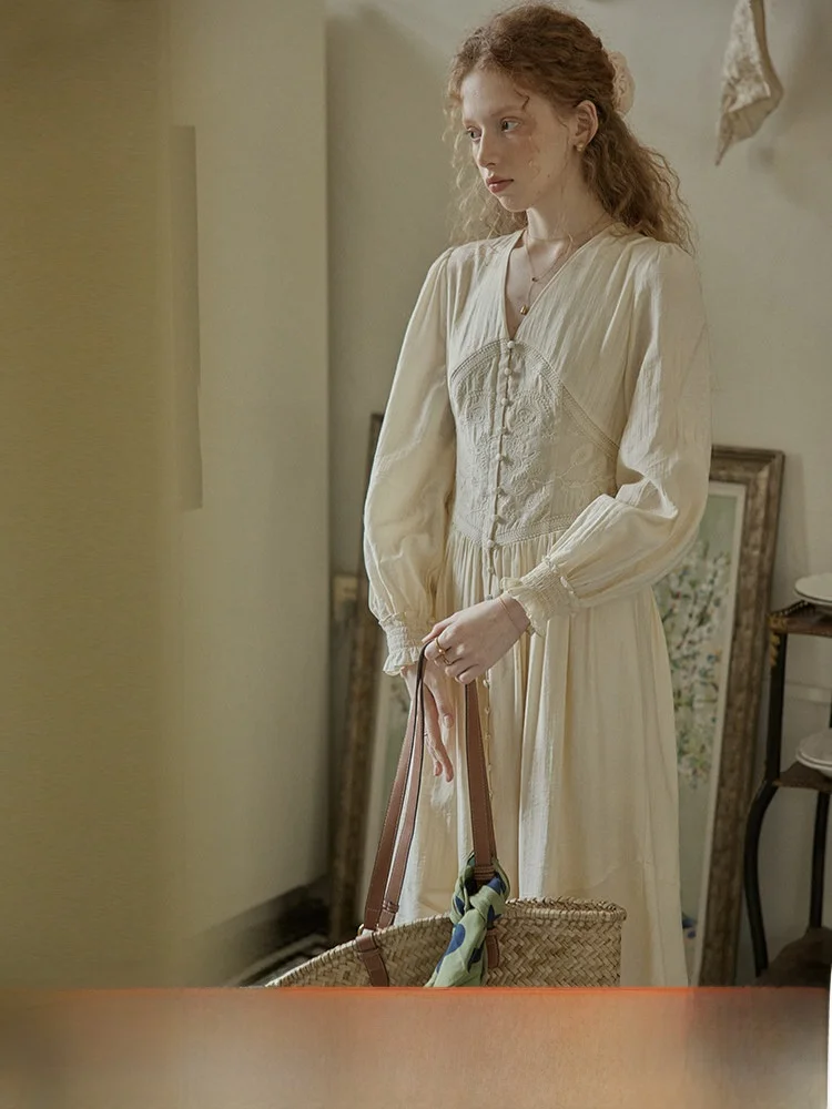 

Elegant V-neck Embroidered Dress Heavy Embroidery Slimming Waist High Waist A-line Skirt Bubble Sleeve Long Dress for Commuting