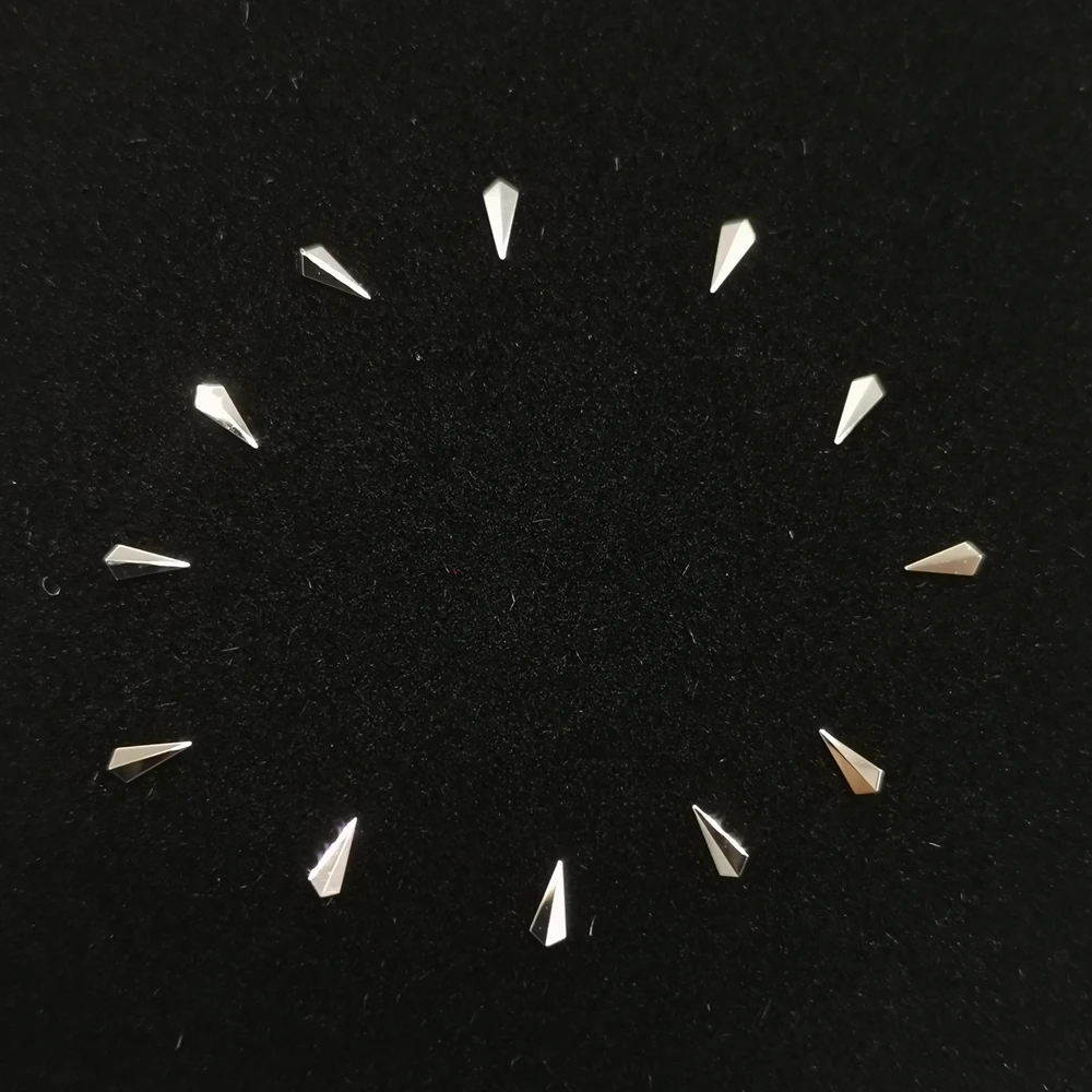 ساعة معدنية ثلاثية الأبعاد مزودة بمؤشر ساعة ، شكل هرمي فضي لامع ، بلون ، من من من من من من من من من من من من من ومن ومن ومن ومن ومن ومن ومن ومن ومن ومن ومن ومن ومن ومن ومن ومن ومن ومن ومن ومن ومن ومن ومن ومن ومن ثم