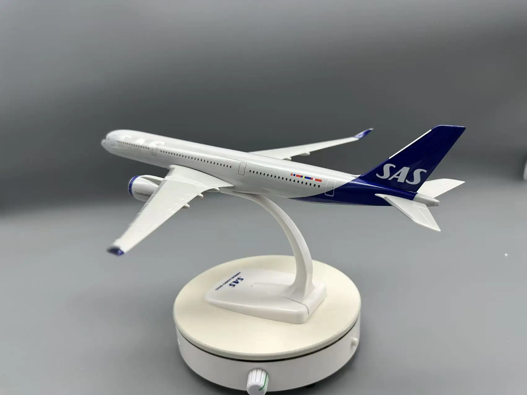 1:200 Scale 33cm A350-900 SAS Scandinavian Airlines Aircraft