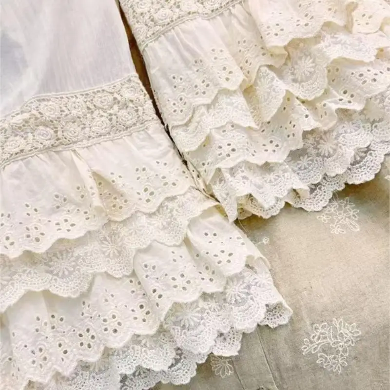 女性のペティパンツアンダードレス弾性ウエストコットンワイドレッグパンツティアードフリルレーストリムルーズロングブルマパンツ