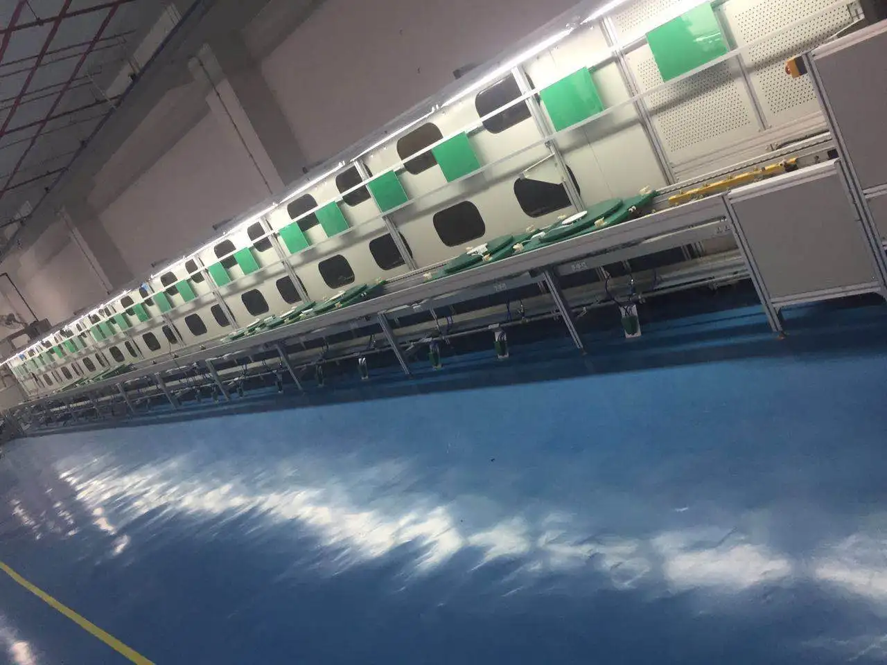 Linea di prodotti per la produzione di luci a LED semiautomatiche per l'assemblaggio di lampadine a LED