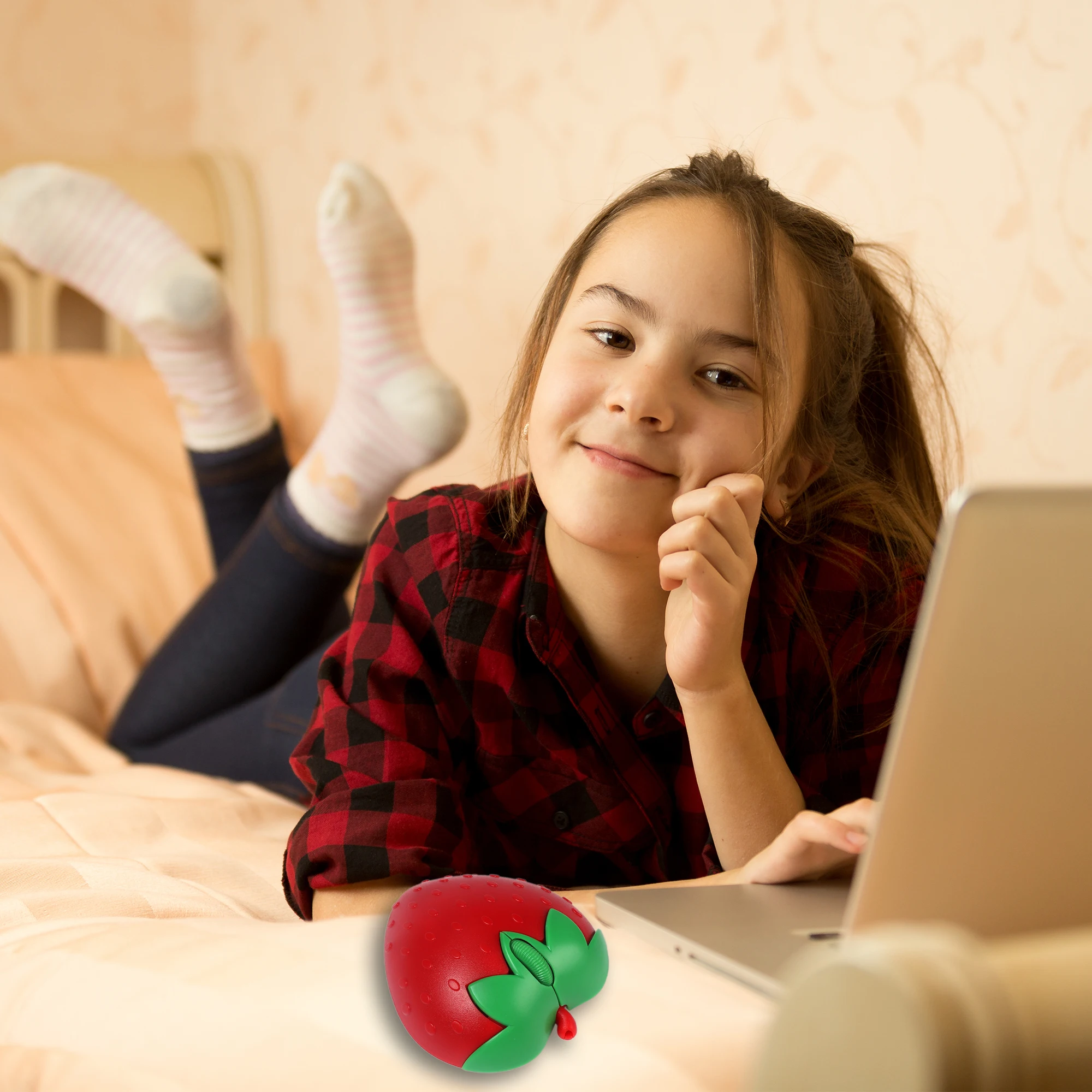 Cute Strawberry Shaped Mouse Wireless 2.4G Ergonomic Design Plug And Play Compact Portable Computer Mouse Laptop Children's Gift
