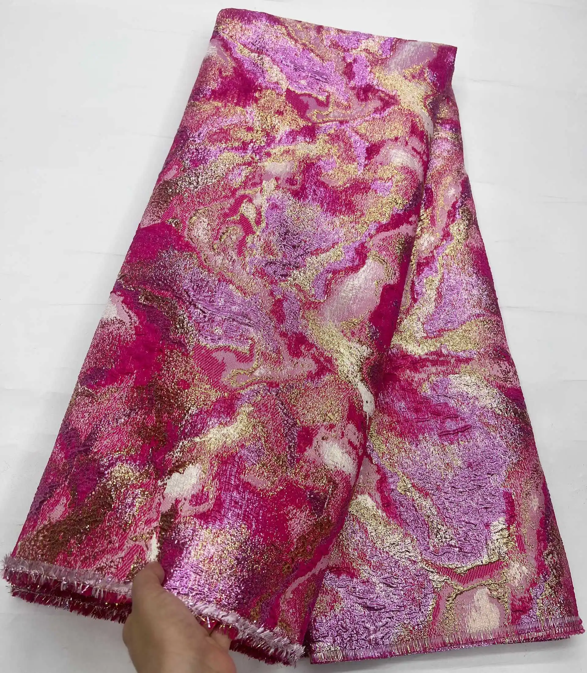 Luxuriöser französischer vergoldeter Spitzenstoff 2025, hochwertige afrikanische Brokat-Jacquard-Spitze, nigerianischer Organza-Spitzenstoff für Hochzeitskleid.