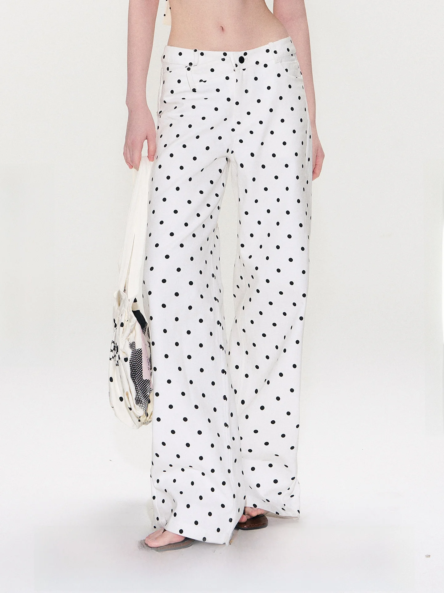 

Spring Season Polka Dot V-Waist Casual Denim Jeans Women's Loose Fit No Stretch Button Closure Classic Blue Ladies Jeans