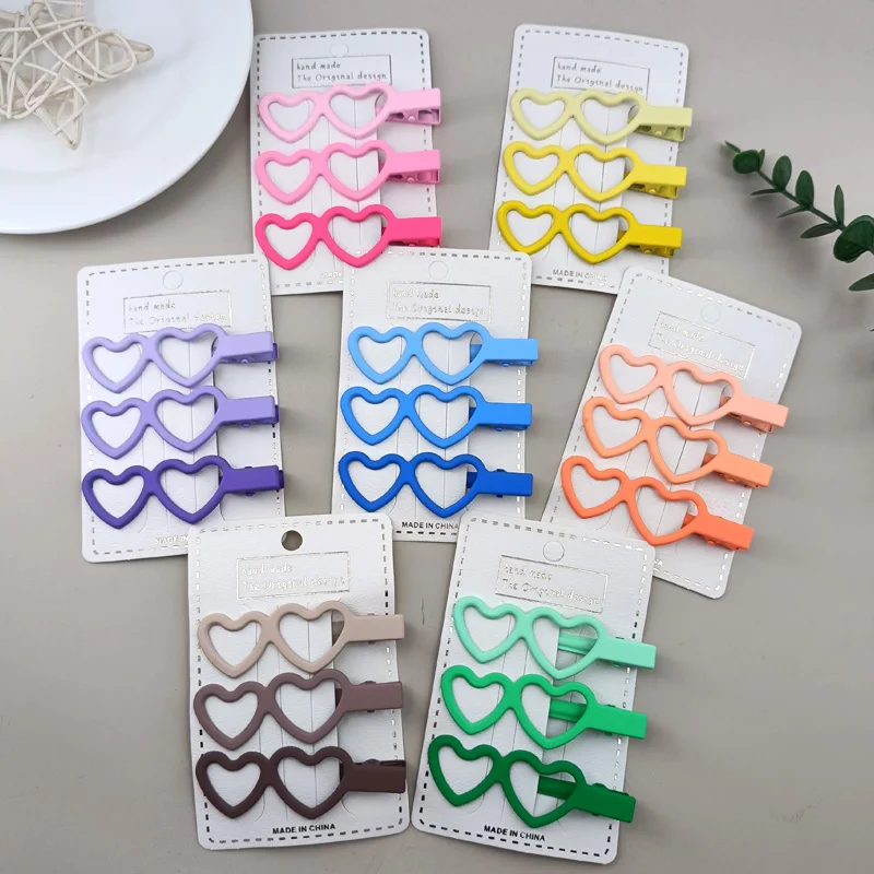 Include 3 PCS/SET,The Way of Wraping is Card Packing,Size is7*2.5CM,Double Heart Style Metal Duck Beak Cilps.