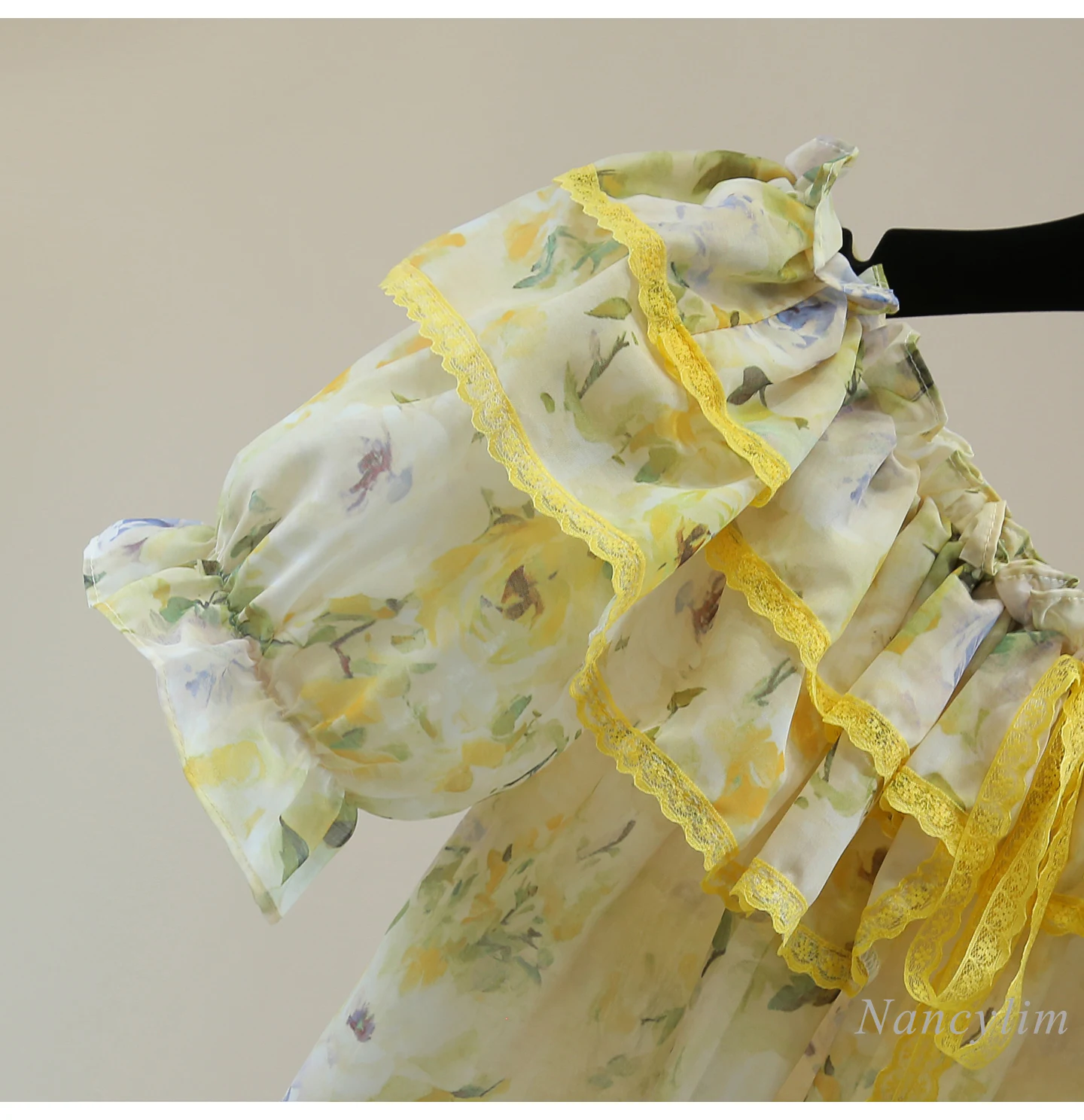 بلوزة برقبة مائلة بحافة أوراق اللوتس للنساء، قميص قصير الأكمام على شكل فقاعات، بلوزات علوية قصيرة مرقعة من الدانتيل للصيف