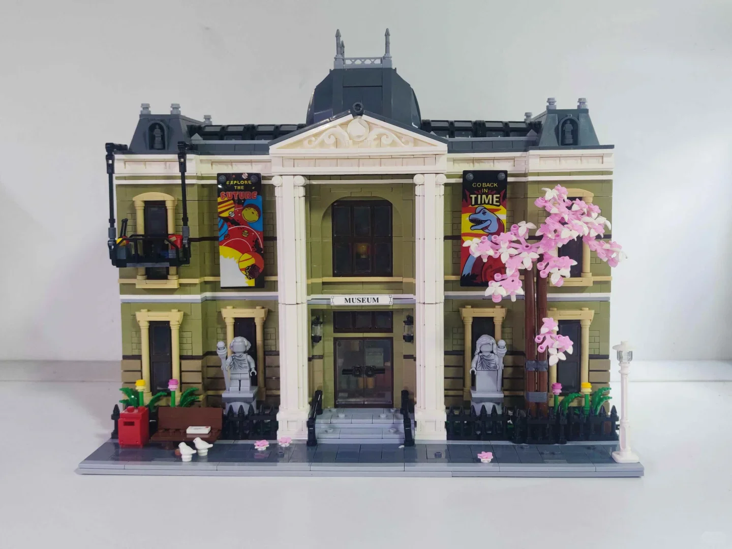 

New MOC Museum Street View Building Block Model, Home Decor Ornament & Holiday Gift