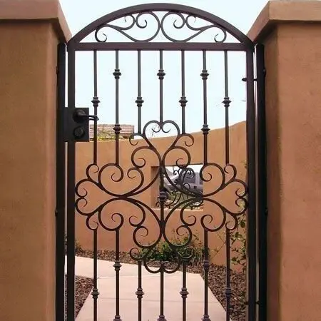 

Умные кованые распашные ворота для квартир с прочным современным дизайном