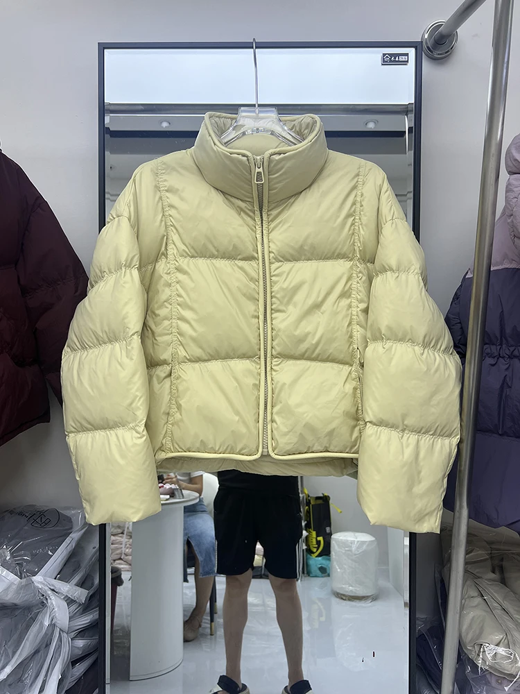 

Новинка 2025, женский модный пуховик, корейское издание, утолщенное свободное пуховое пальто с воротником-стойкой, повседневное теплое зимнее короткое пальто