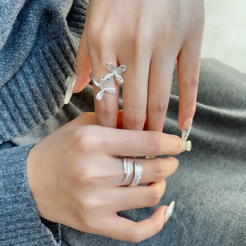 

S925 стерлингового серебра асимметричные маленькие цветочные листья перо регулируемые открывающиеся кольца для женщин ювелирные изделия минималистичные аксессуары