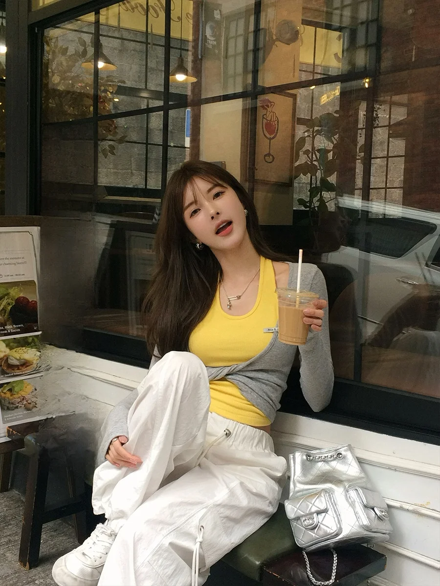 

Ibell Zhang Beibei Color Blo Knitted Long Sve U-Ne Pullover Fake Two-Piece Ne Hanging Women's Knitted Top Spring 2025