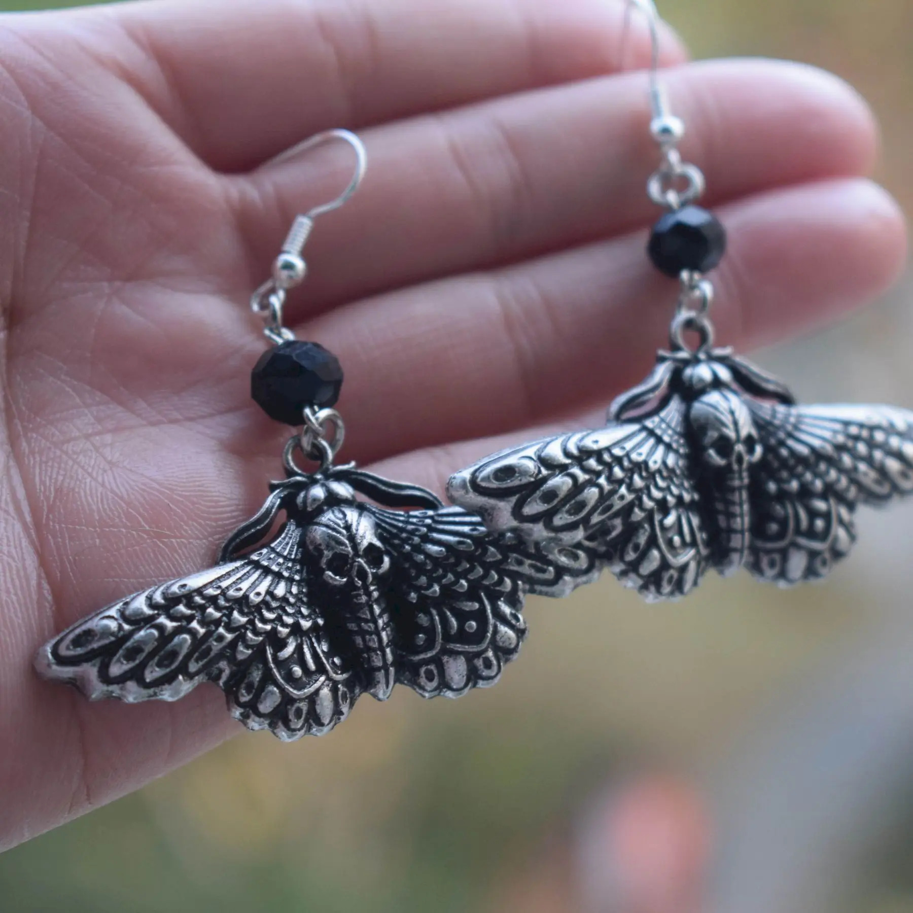 1 زوج حار بيع عالية الجودة ماجيك القوطية غامض الموت الهيكل العظمي العثة ريترو ستايل الكرتون فتاة سبيكة قلادة أقراط