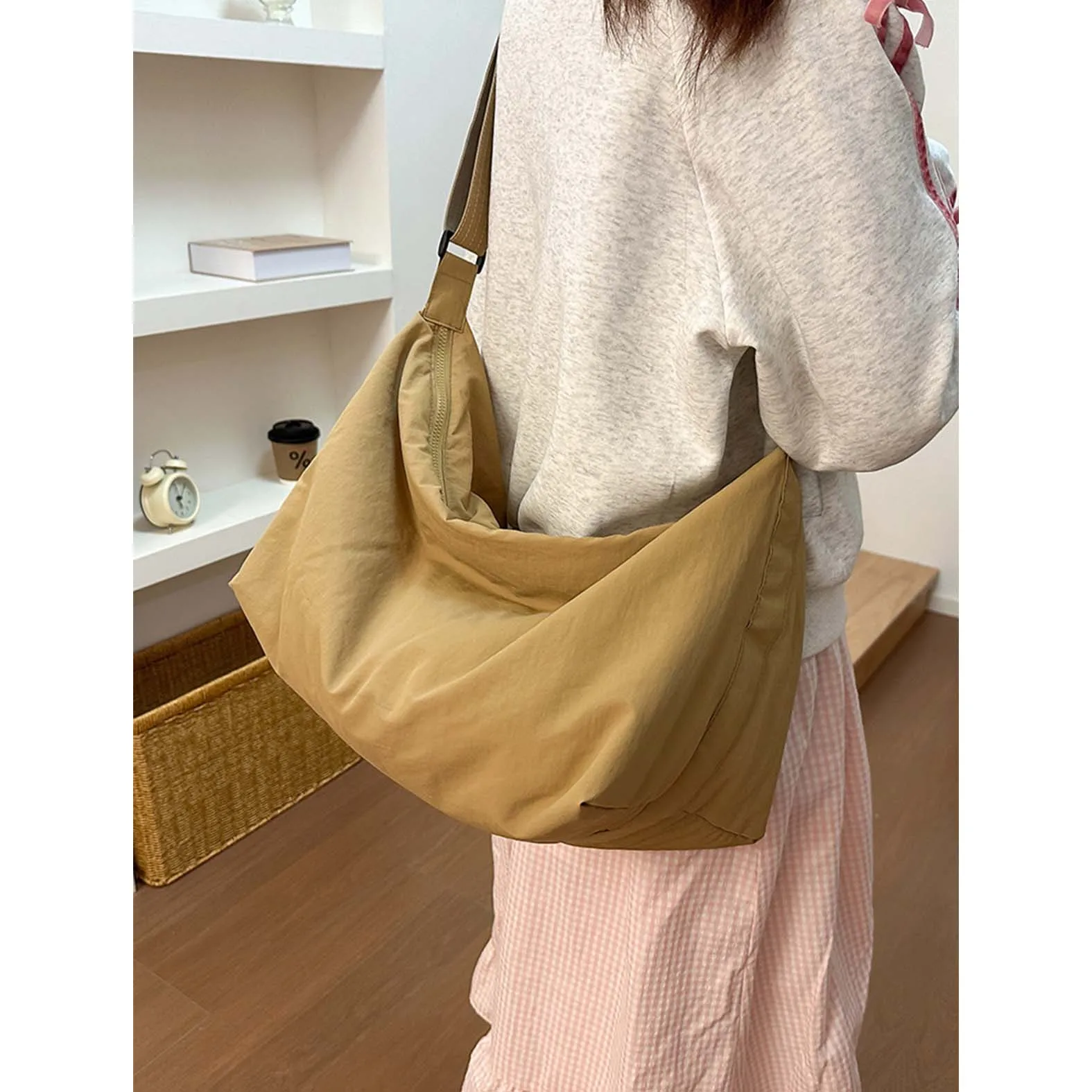 

Casual crossbody bag, versatile for women, student art, large capacity dumpling bag, minimalist tote bag, single shoulder nylon
