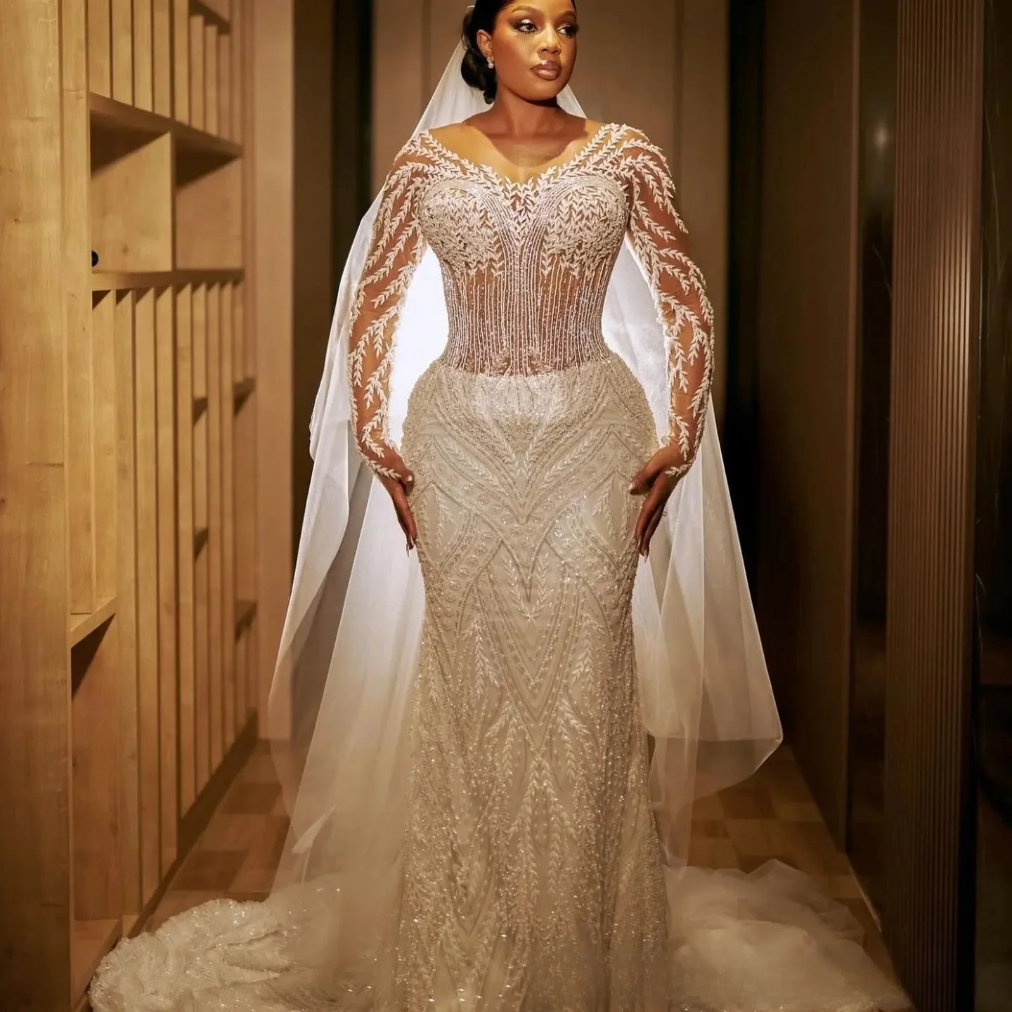 

Customized Plus Size Wedding Dress Bridal Gowns For Bride With Detachable Train Mermaid Sheer Neck Long Sleeves Illusion Beaded