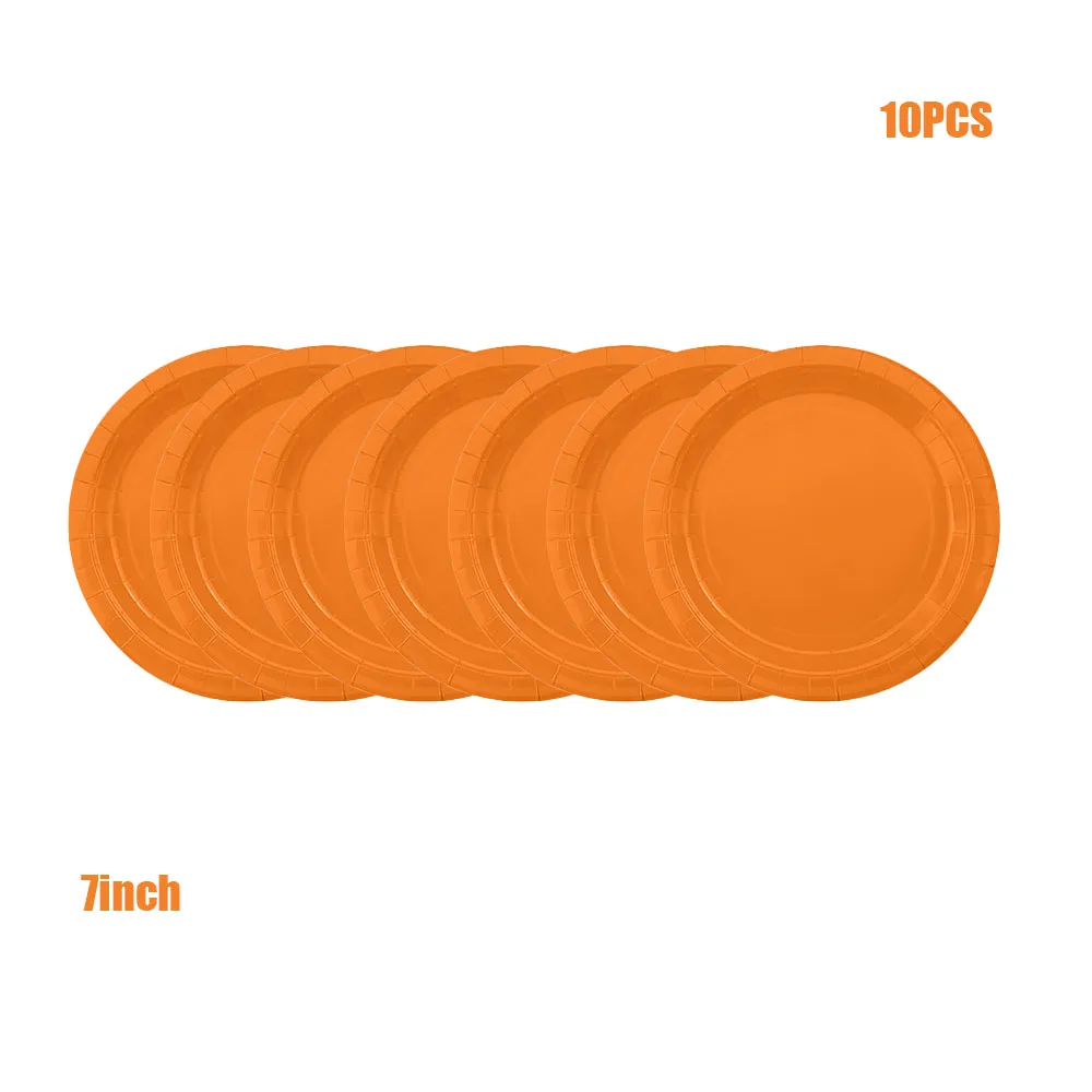 Solides orangefarbenes Einweg-Geschirrset aus Papptellern, Bechern, Servietten und Tischdecke für Herbst, Thanksgiving, Halloween, Geburtstagsfeiern und Dekoration. – Detail 3