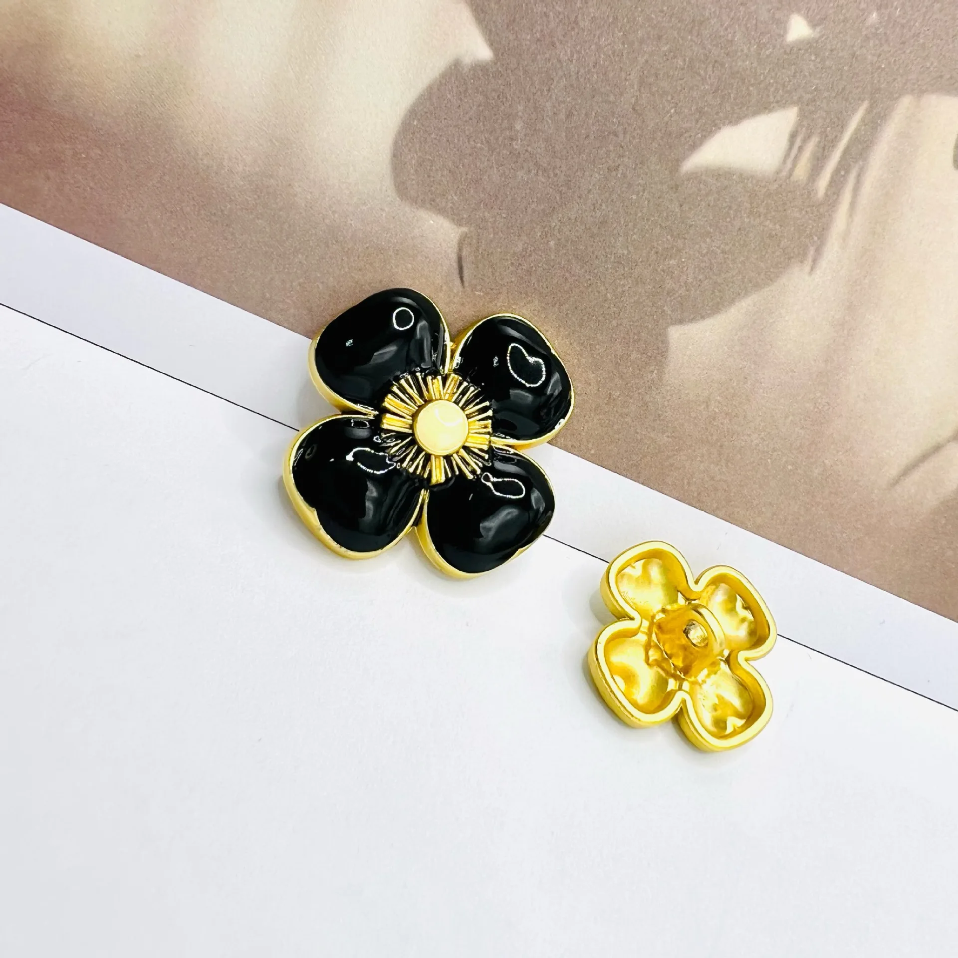 6Pcs Fashion Sunflower Metal Button Suit Coat  Knit Sweater Four Leaf Tweed Fabric Decorative Button