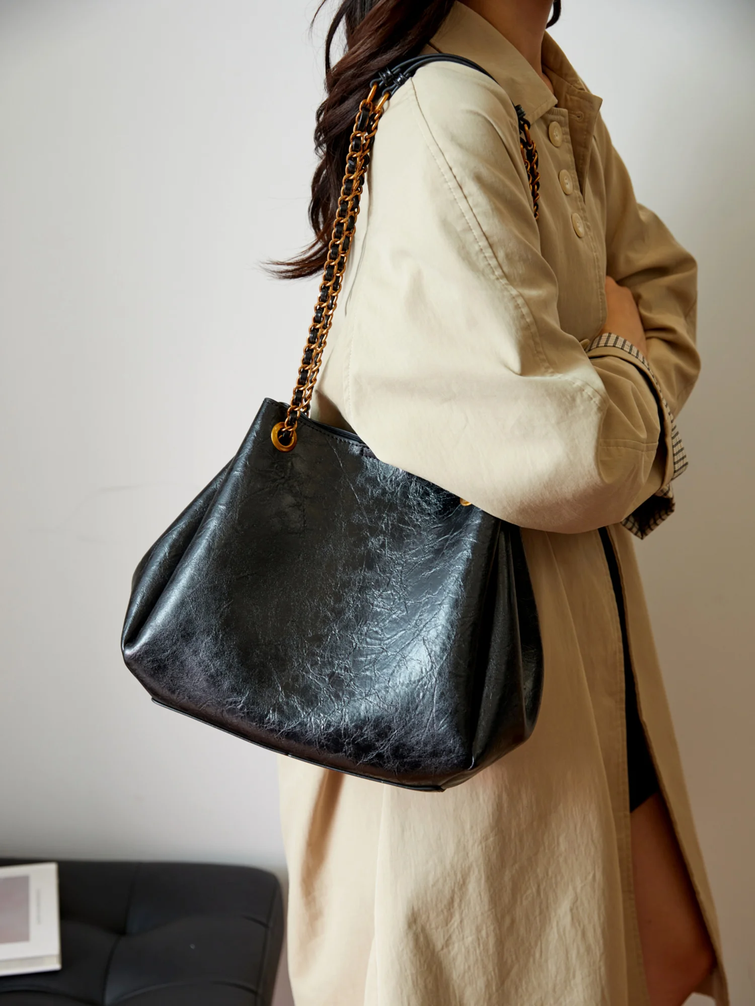 

Модная вместительная винтажная женская сумка через плечо 2026 года, новая модель, сумка-тоут для поездок на работу и путешествий, подходит для офиса и путешествий