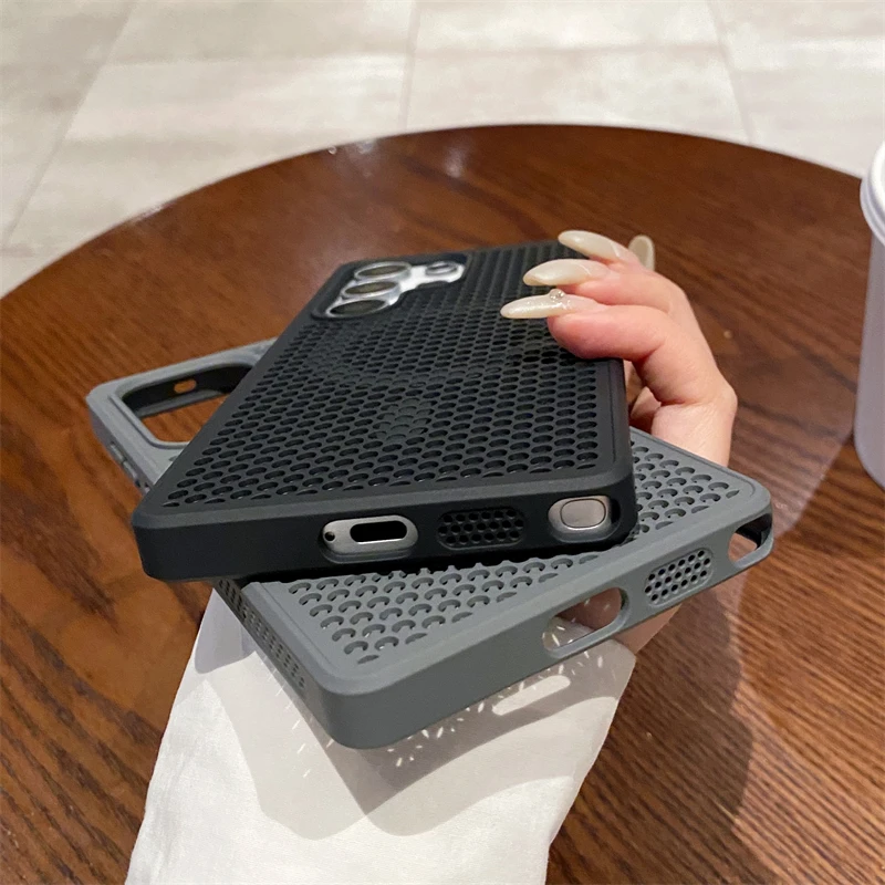 غطاء فاخر جيد التهوية لتبديد الحرارة لحافظة Magsafe لهاتف S25 S24 S23FE S22 Ultra Plus غطاء صلب للشحن اللاسلكي المغناطيسي