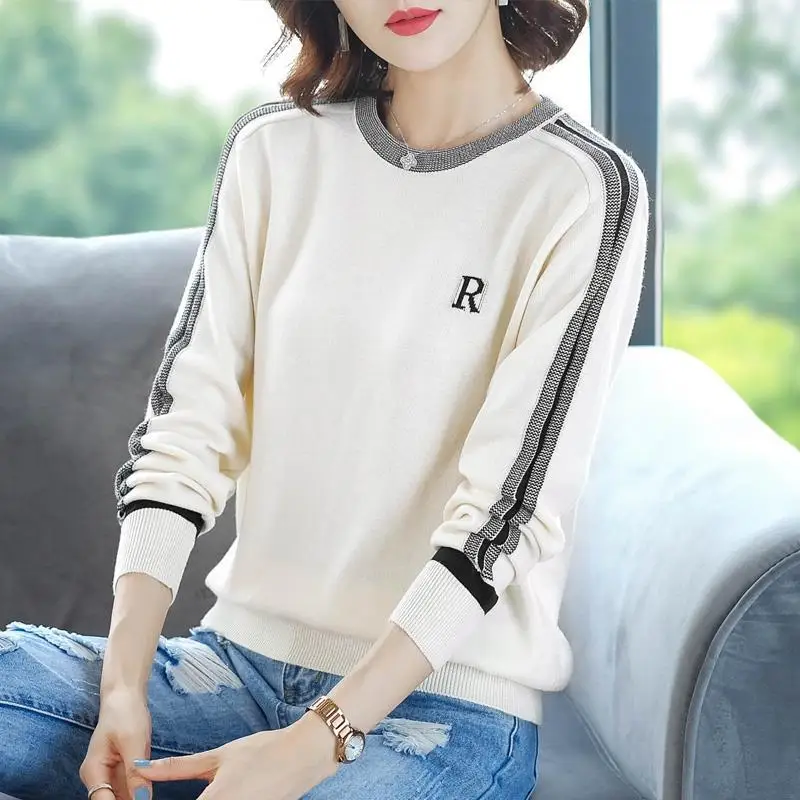 Women\'s Knitted Sweater with Long Sleeves Loose Fitting Sweater Short Top Autumn and Winter High-end Lady Bottoming Shirt