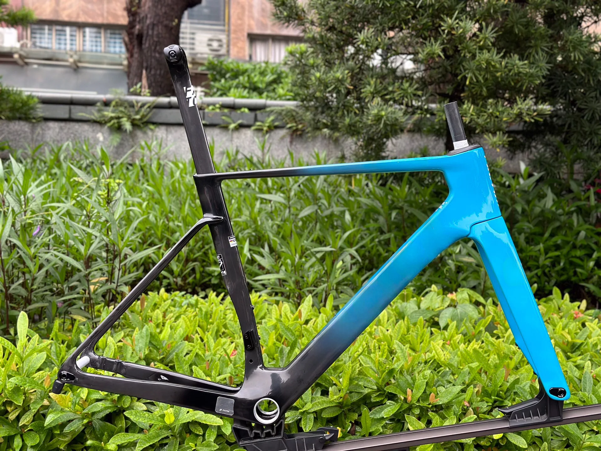 2025 Ostro VAM 2.0 Carbon Road Bike Frame T47 BB Di2 Compatible Full Internal Cable Routing  Custom Logos DPD Shipping