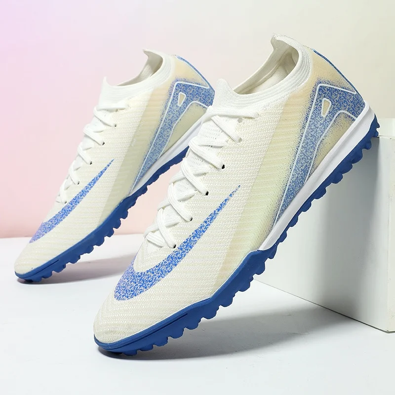 

New Men Soccer Shoes Grass Outdoor Sport Non-Slip Professional Football Boots Training Shoes Match Sneakers Ultralight Unisex