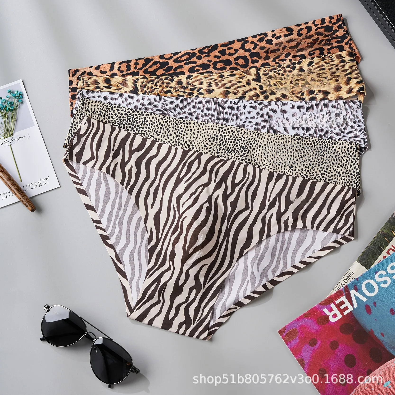 Men's Bulge Leopard Print Ice Silk Bikini Briefs 3D U-convex Low Rise Sexy Underwear Youth Fashion Comfortable Sports Underpants