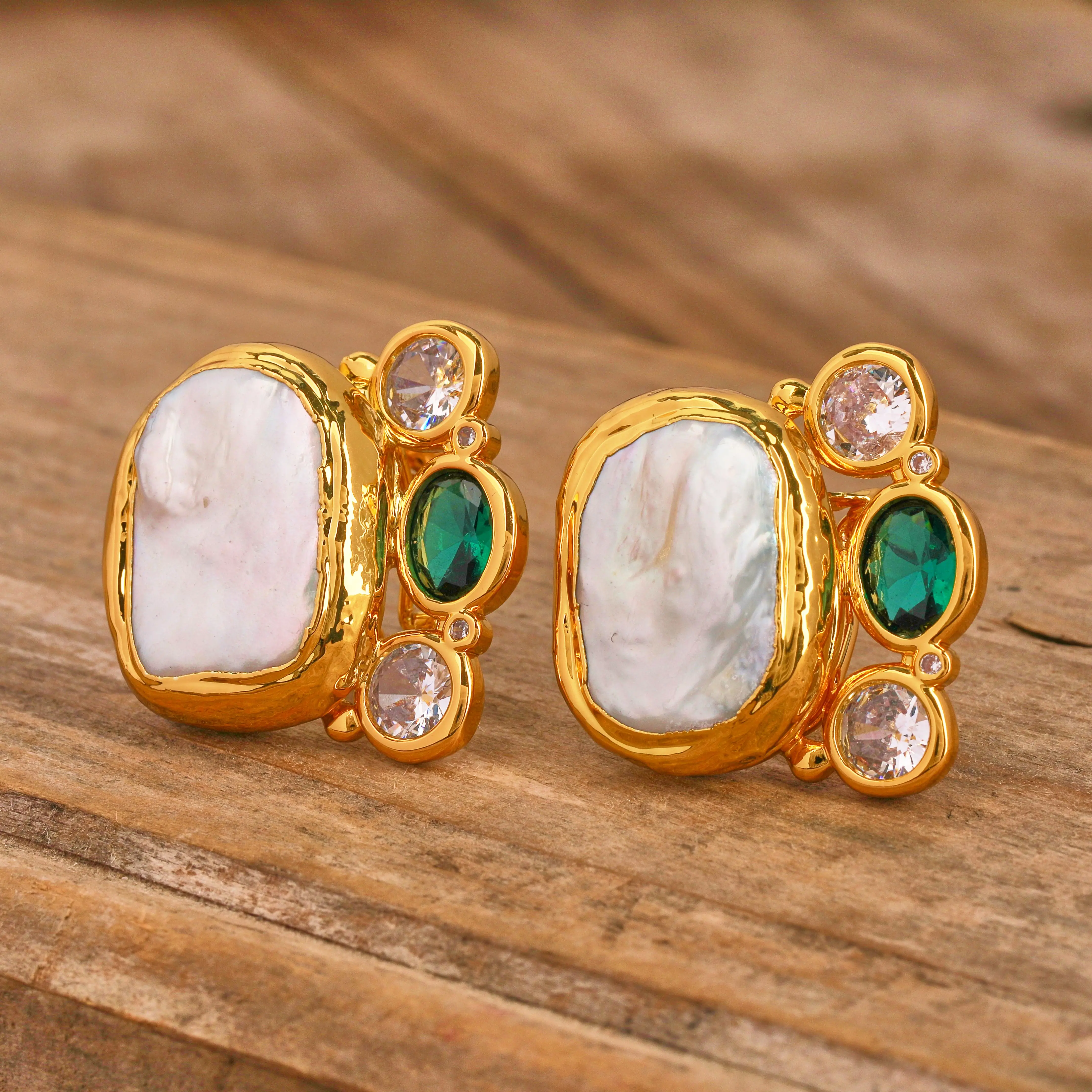 

Fashion Stud Earrings Natural Freshwater Pearl with Green Zircon Elegant and Chic Jewelry