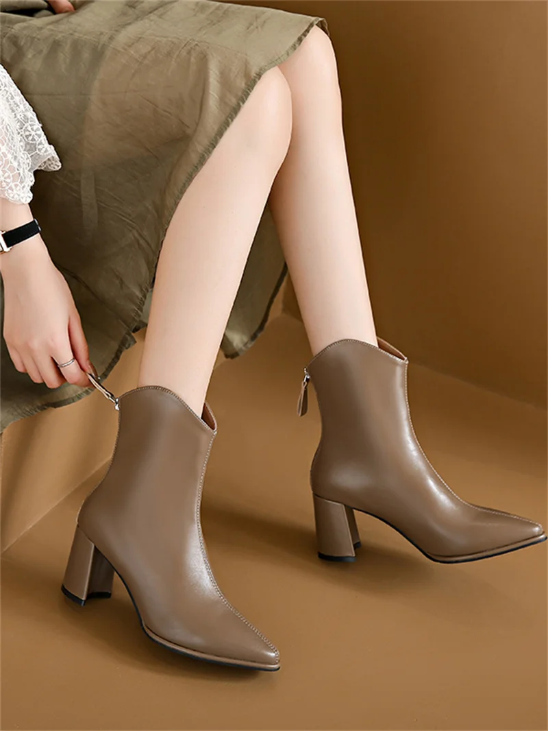 Autumn And Winter Fashion New Sexy Square Heel Warm Back Zipper Daily Velvet Pointed Toe Comfortable Women\'s Short Boots