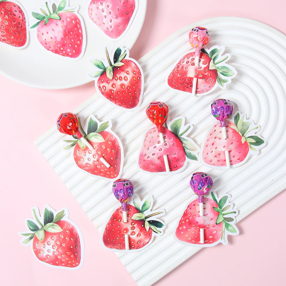 48 Uds. Tarjetas de piruleta con tema de fresa dulce, soporte de embalaje de dulces para niños, decoración de fiesta de cumpleaños de fresa, accesorios para dulces