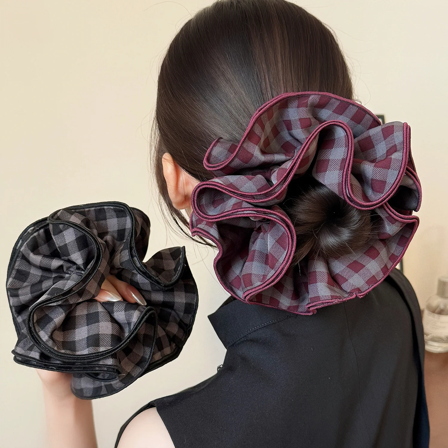 Blaues Kariertes Großes Scrunchie Haaraccessoire Vierschichtiges Stoff-Haarband Plissiertes Elastisches Haargummi Kariertes Gerüschtes Haarseil