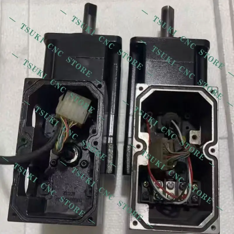 

Подержанный серводвигатель P50B08075HXS6L, тест ОК, быстрая доставка