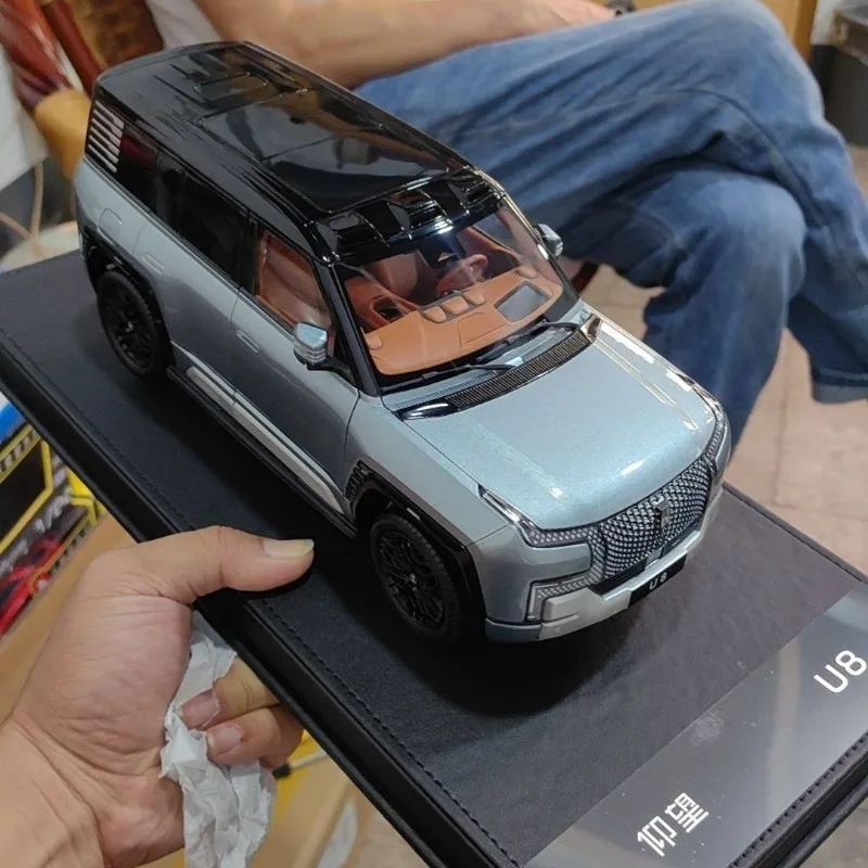 Diecast 1:18 Scale U8 Full-Door Alloy Car Model