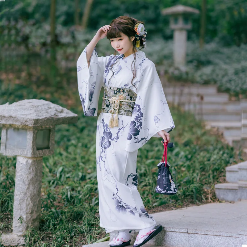 The Beauty of Japanese Style Sakura Traditional Improved Edition Small Pattern Kimono with Ink Leaves Simple and Elegant Kimono