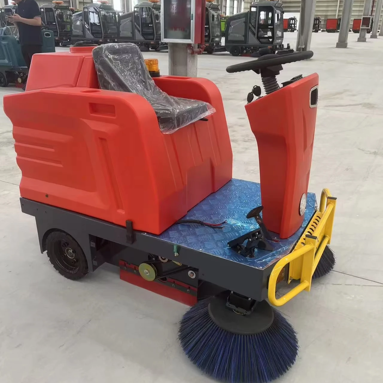 SW-1300 Macchina per la pulizia dei pavimenti Spazzatrice multifunzionale per esterni efficiente e a risparmio energetico