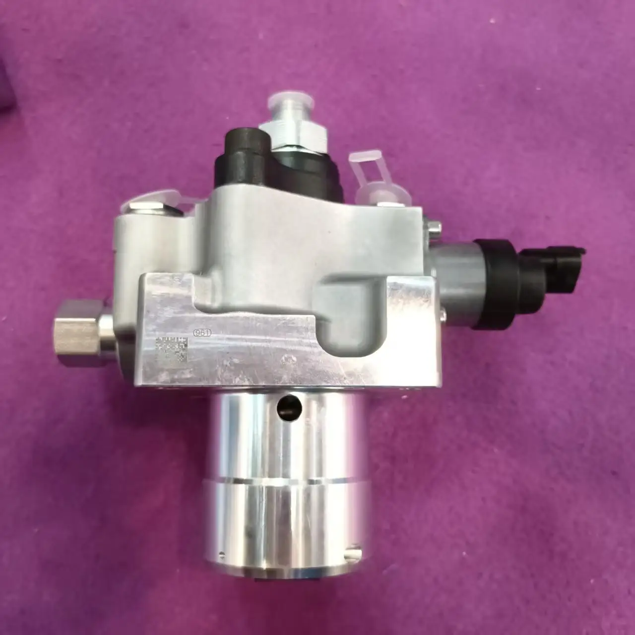 

Fuel Pump 1J801-50500 1J801-50501 1J801-50502 0445020200 for Kubota R430 KX040-4 Engine D1803, 1J80150500 1J80150501