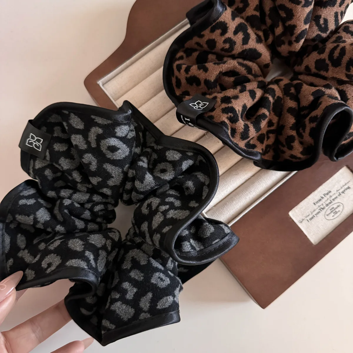 סגנון חדש משובח מרופדים ruffles leopard דפוס אלסטי cunchie שיער ponyleet אביזרים לשיער