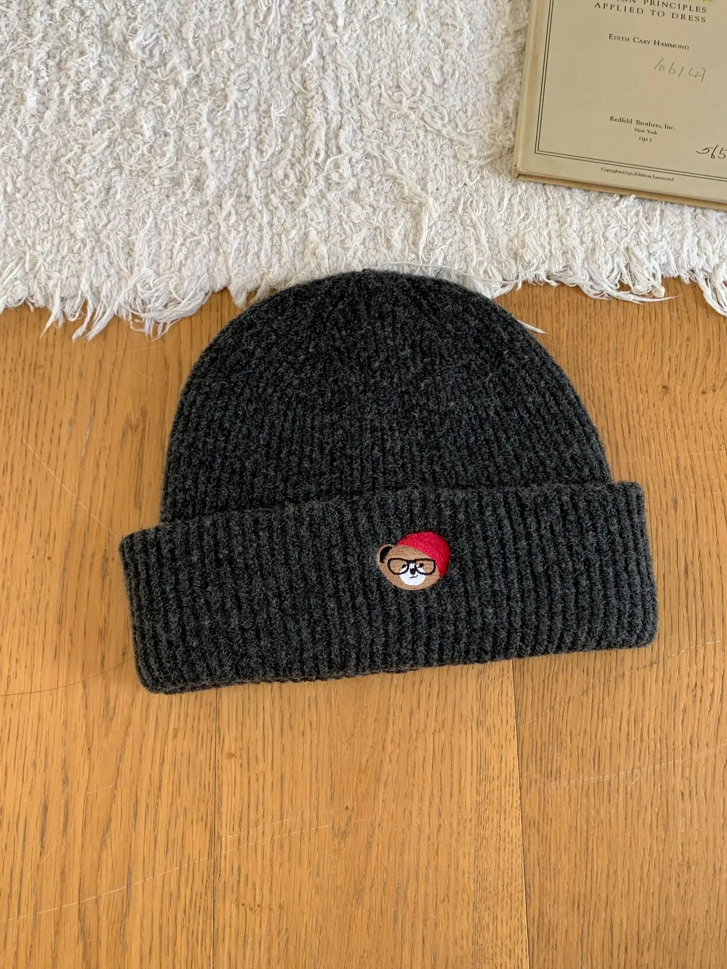 قبعات الشتاء للنساء قبعة صغيرة محبوكة الدب المطرزة الباردة والدليل على الدفء قبعة فضفاضة الإناث لينة 2025 جديد #5