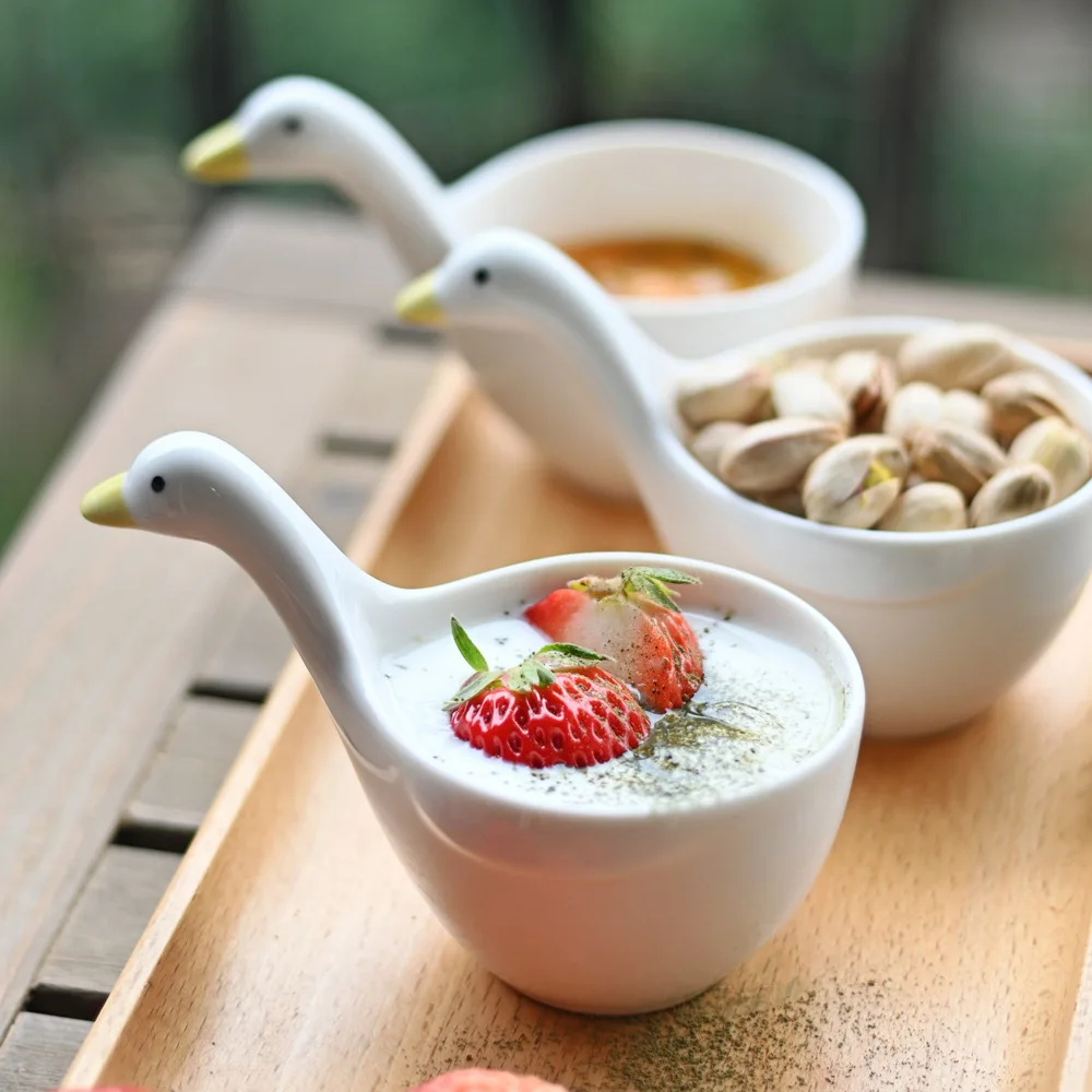 Cute Little Goose Shaped Ceramic Serving Bowl with Handle for Snacks Dessert Sauce Kids Food Serving Dishes Kawaii Tableware 접시