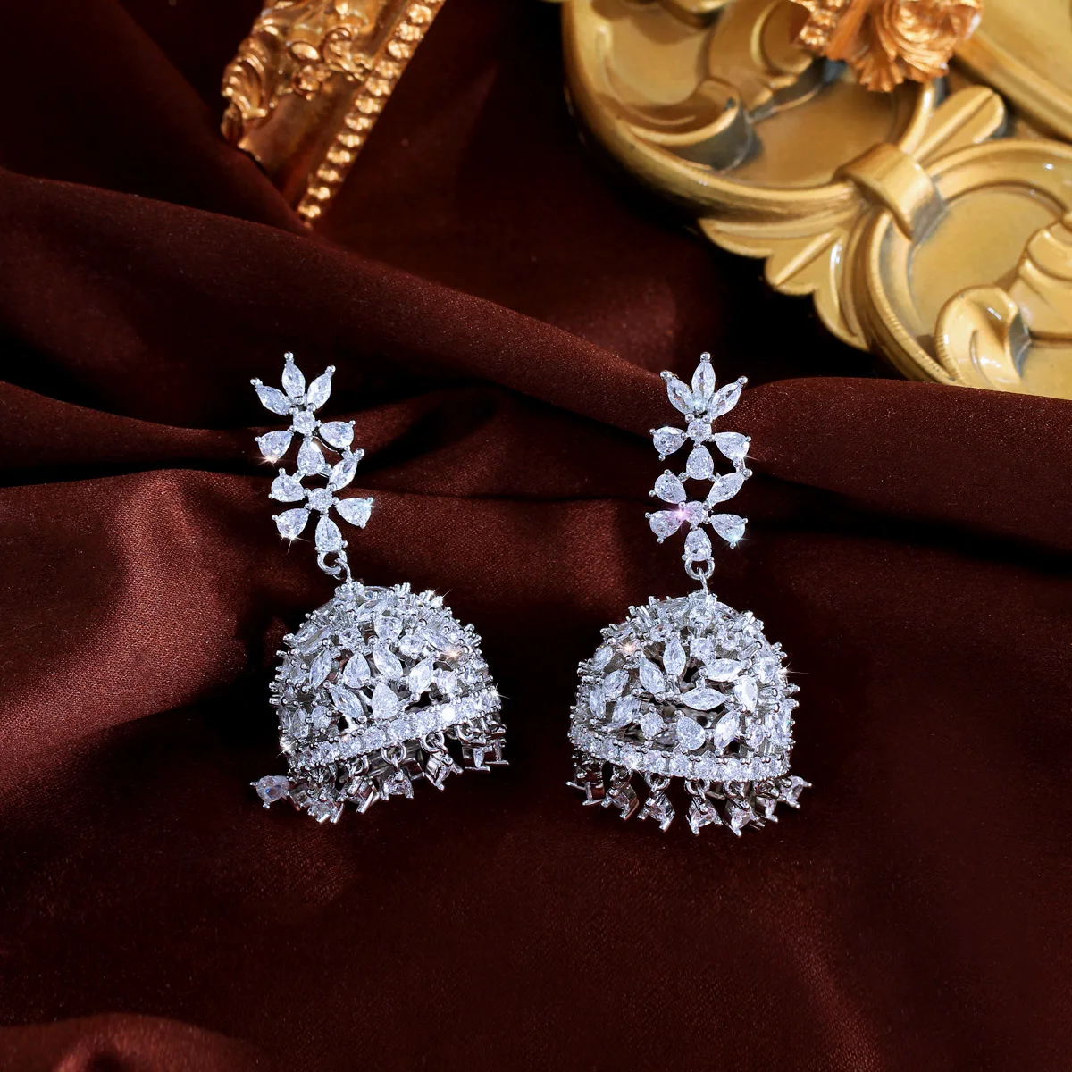 

BeaQueen элегантные прозрачные белые серьги с цирконием CZ, необычные длинные висячие серьги с кисточками для женщин, свадебный ужин, ювелирные изделия, подарок E1171