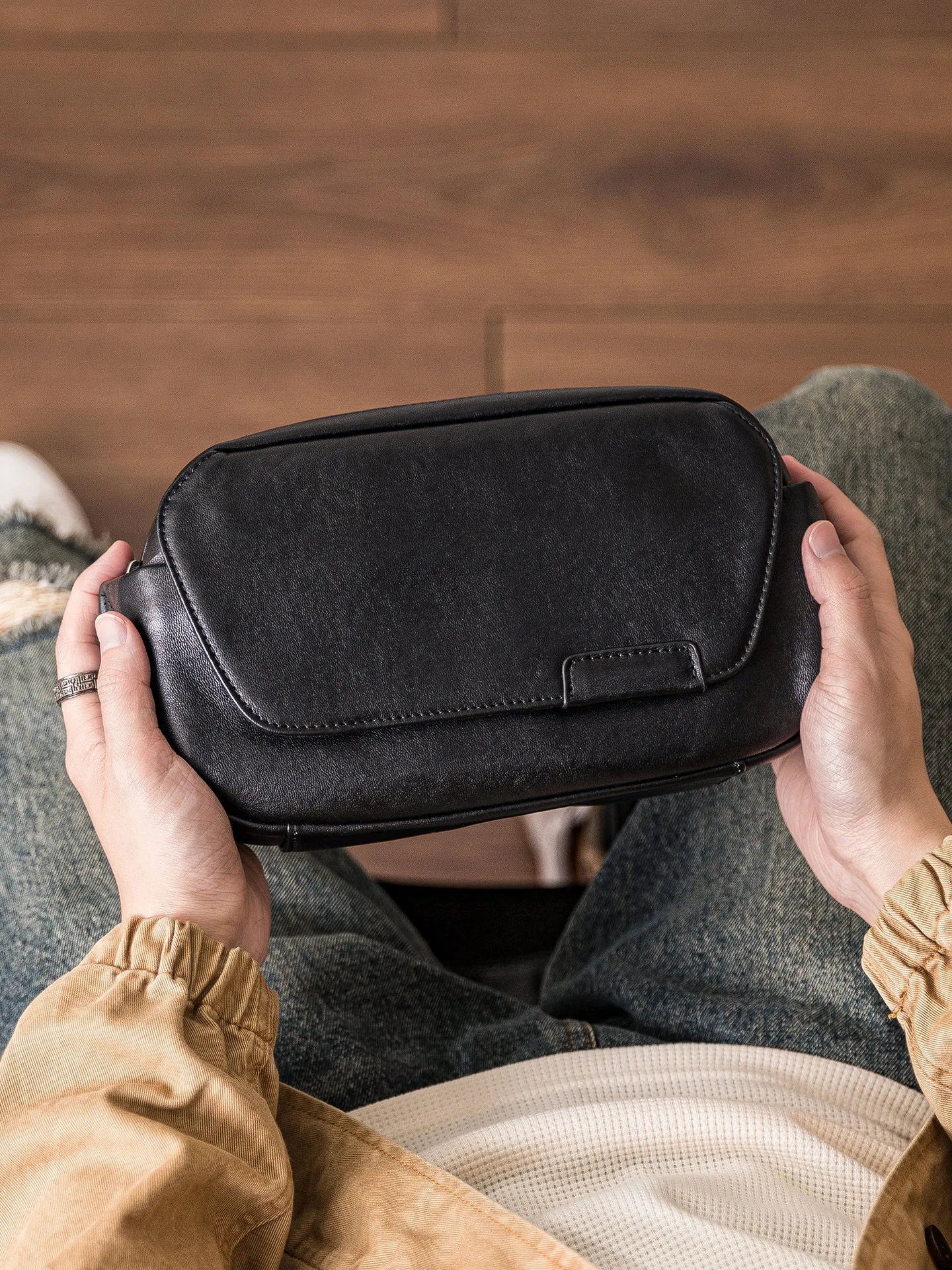 Weekend outdoor travel designers handmade men's genuine leather small phone chest bag simple casual cow leather crossbody bag