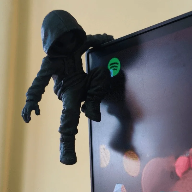 Climb Hoodie Alien Mini Statue 3D Printing Climbing Figure for Monitor Top Decor Weird Novelty Desk Edge Gaming Room Decor Gifts