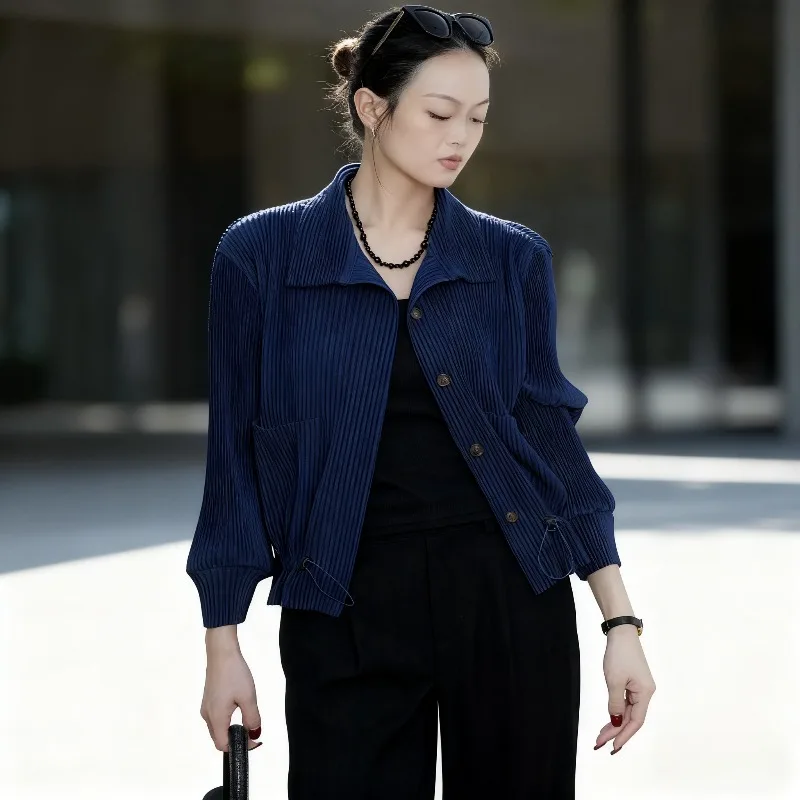 

Miyake 2026, весенний новый плиссированный кардиган с лацканами, женский повседневный универсальный пиджак с длинными рукавами и завязками, универсальная одежда для пригородных поездок