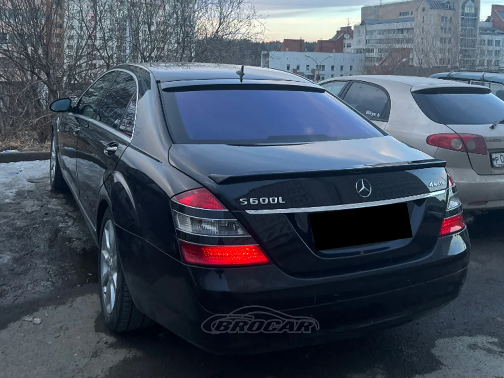 مُرشِّح لـ S65 2008: جناح خلفي من ألياف الكربون لسيارة مرسيدس-بنز S-Class W221 – تقييم عملي ودقيق