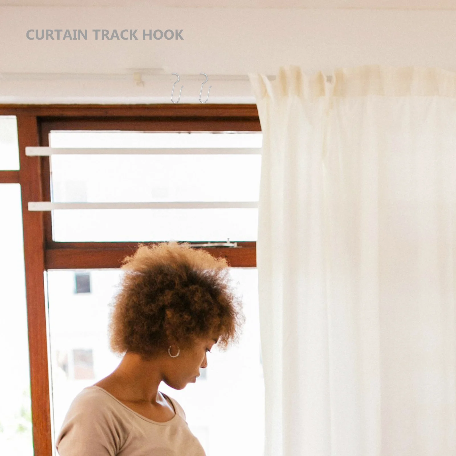 Рисунок 2 - удобные крючки S-типа для потолочных направляющих